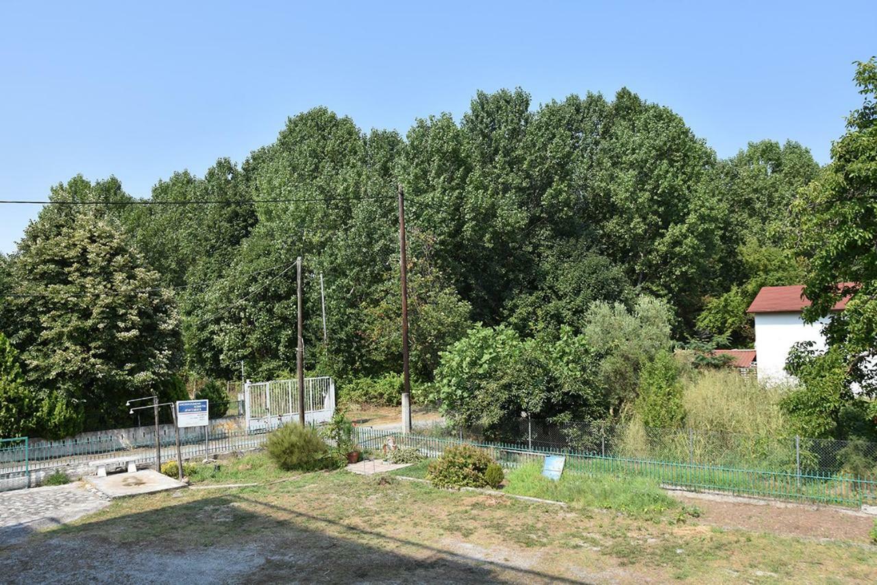 Prado Apartments Литокорон Екстериор снимка