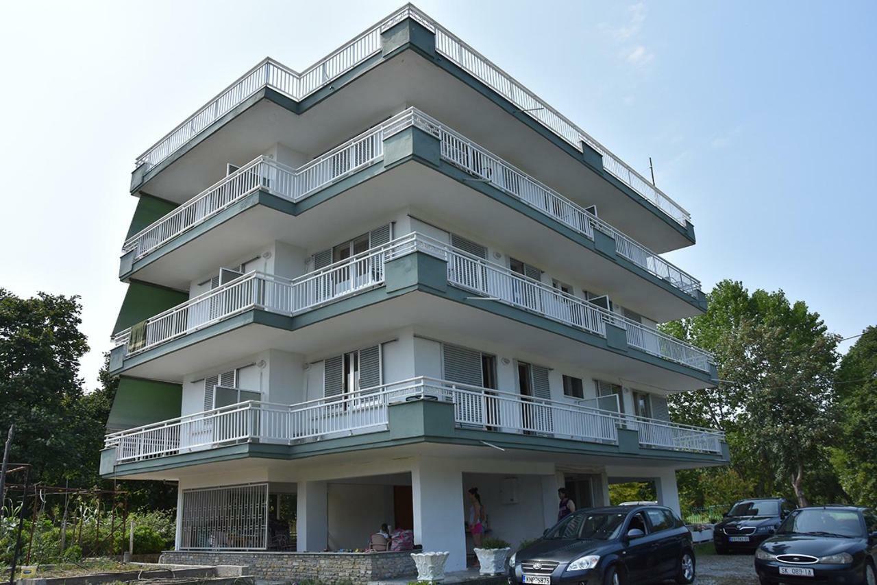 Prado Apartments Литокорон Екстериор снимка